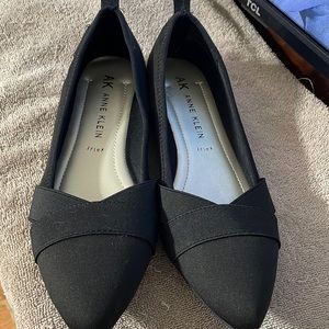 Size 10, medium black flat